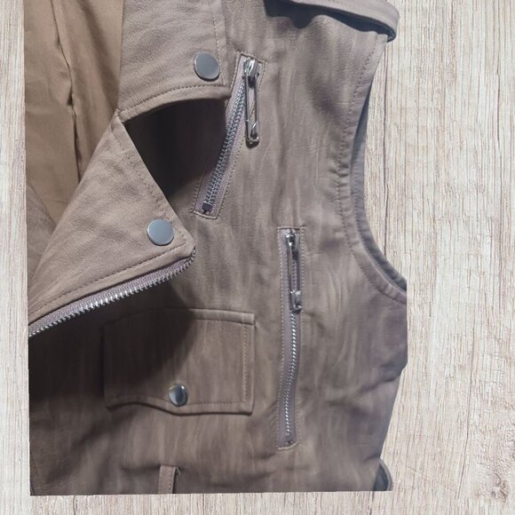 Dazy Womens Brown Faux Leather vest size medium tan color - Picture 3 of 14